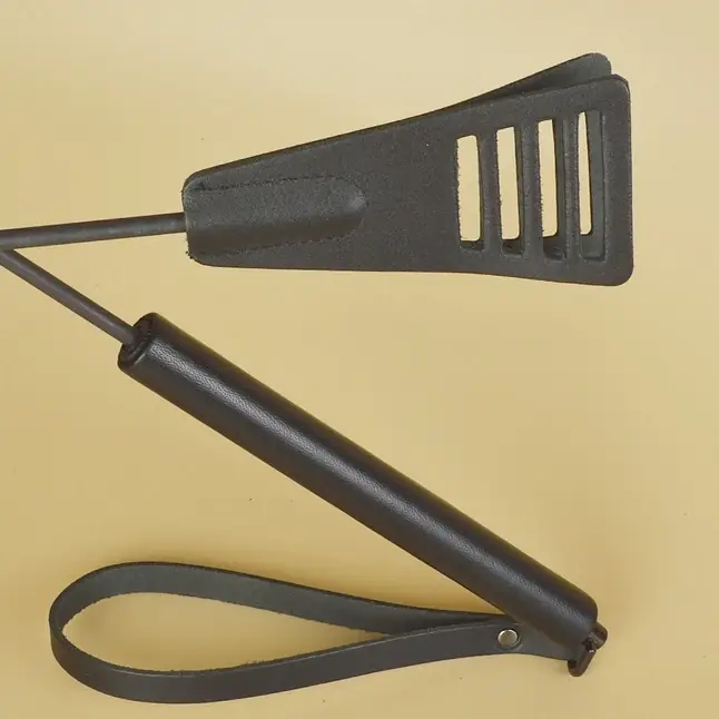 Черный кожаный стек «Сириус» - 60 см - BDSM accessories
