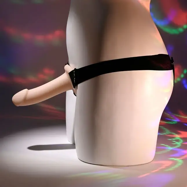 Телесный полый страпон с черными эластичными ремешками Our First Hollow Strap On. Фотография 9.
