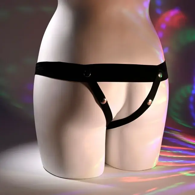 Телесный полый страпон с черными эластичными ремешками Our First Hollow Strap On. Фотография 10.