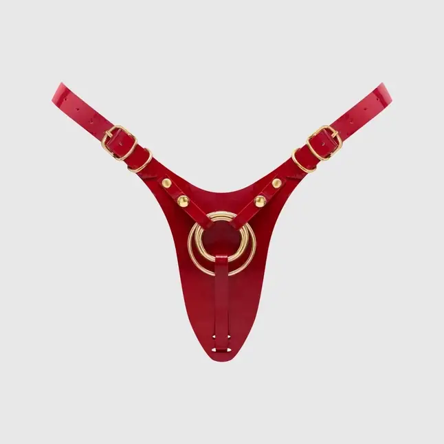 Красный пояс для фиксации насадок Strap-On-Me Leatherette Harness Fabulous