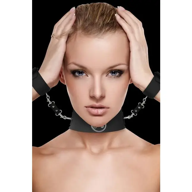 Чёрный ошейник с наручниками Collar with Cuffs - Ouch!