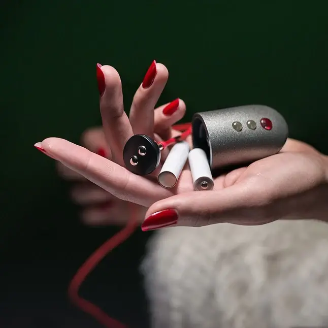 Комплект для зарядки батареек внутри вибратора серии Battery HYBRID KIT. Фотография 2.