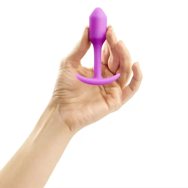 Розовая пробка для ношения B-vibe Snug Plug 1 - 9,4 см. Фотография 3.