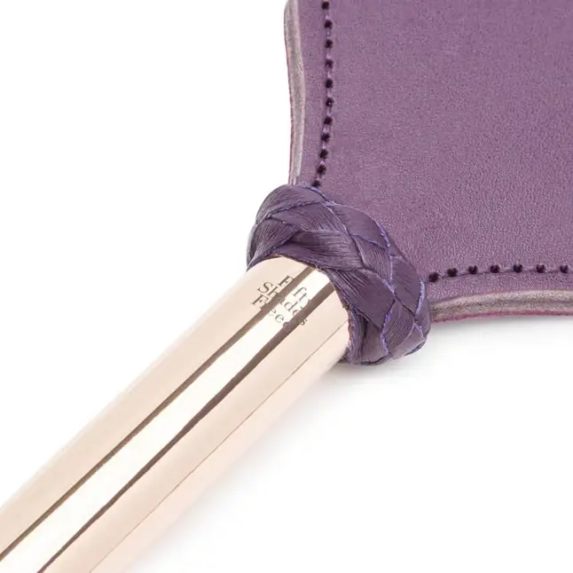 Фиолетовый пэддл Cherished Collection Leather and Suede Paddle - 41 см - Fifty Shades Freed. Фотография 5.