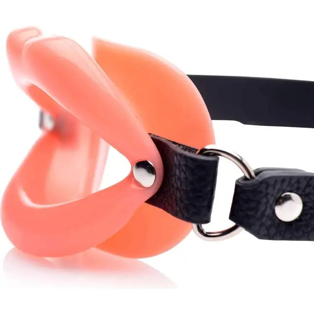 Кляп в форме губ Sissy Mouth Gag - Master Series. Фотография 2.