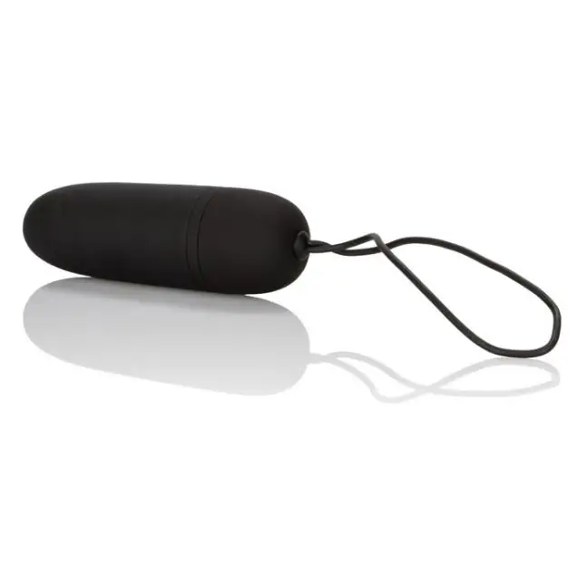 Чёрное виброяйцо Silicone Remote Bullet с пультом ДУ. Фотография 4.